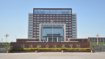 学院大门