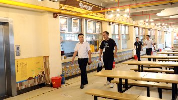 郑州市教育系统爱国卫生运动检查组到我校检查指导工作