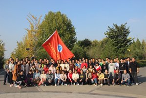 健步走在新时代