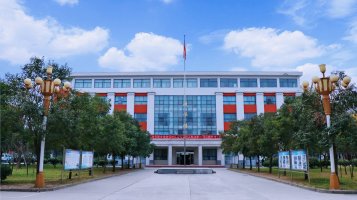 学院大门