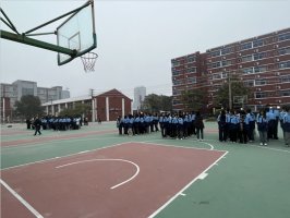 心有敬畏、行有所止     新乡文理中等专业学校升旗仪式